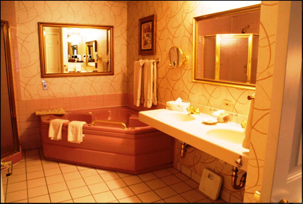 Bavarian Inn Шепердстаун Экстерьер фото